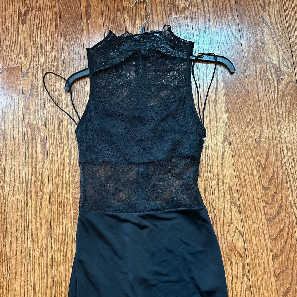 Alice + Olivia Black Lace Sheer Panel Evening Gown - Picture 5 of 6